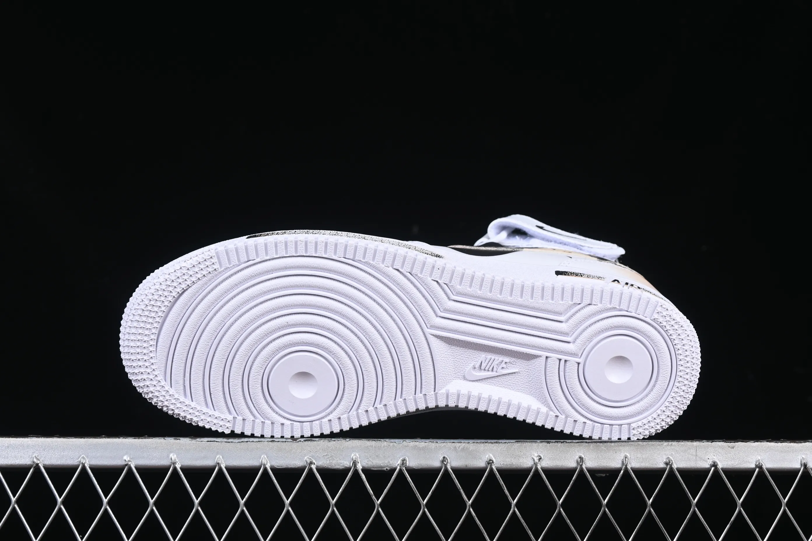 All Categories Nk Air Force 1 Air Force Series Nk Air Force 1 Mid Air Force Mid Nk Air Force 1'07 Mid Broken Hook Inkjet Painting Second Dimension Theme Air Force One Mid Casual Sneakers ZH0316-058